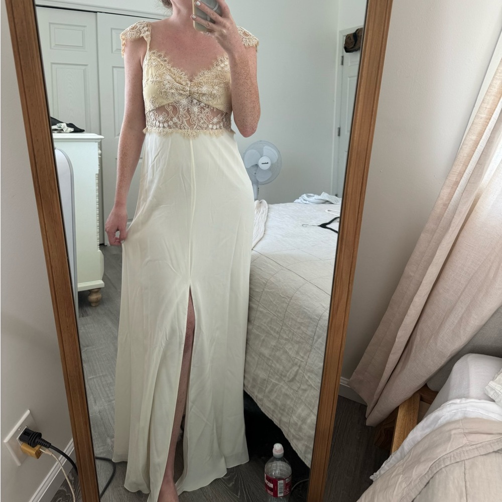 Free People Wedding Dress - Nikki's Limited Edition
Dress Size 6